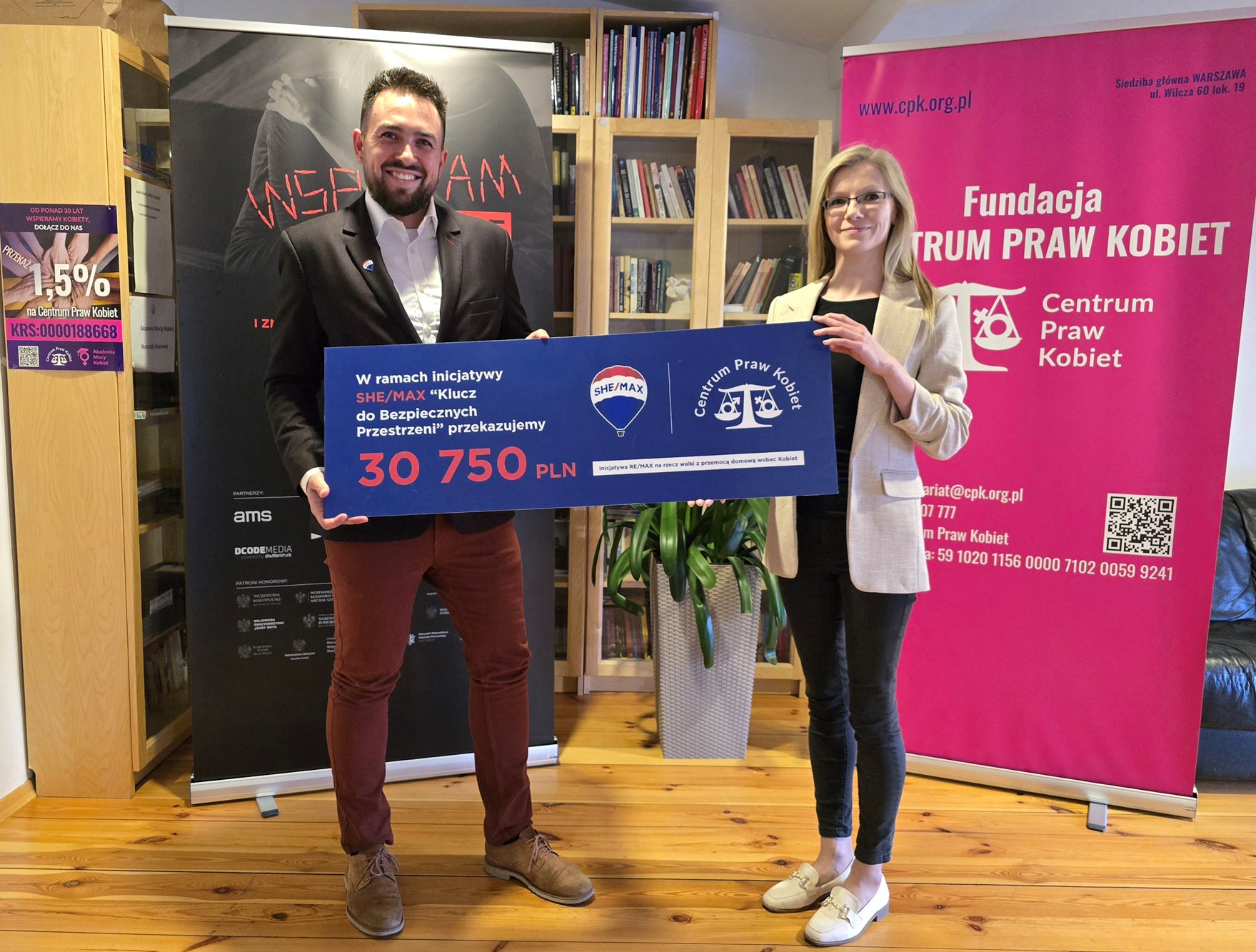 Przekazanie-Czeku-dla-zarządu-CPK